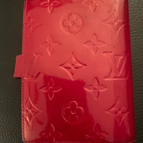 Authentic LOUIS VUITTON
Monogram Vernis Small Agenda Cover Pre-loved - Picture 4 of 6